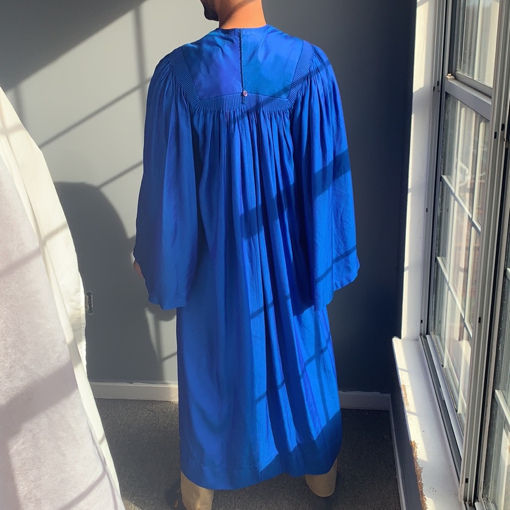 Graduation gown - Picture 4 of 4